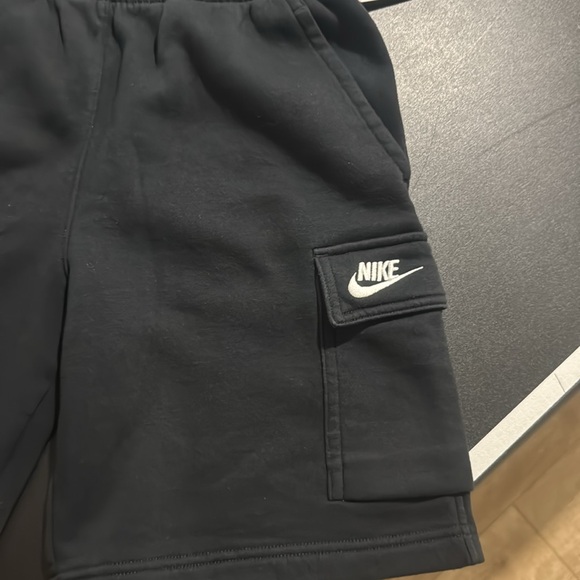 Black cargo shorts with a white Nike logo - Picture 2 of 5